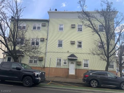 160 E Kinney St Newark City NJ 07105