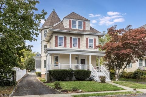 Photo of 11 Mountainview Pl, Montclair, NJ 07042 (MLS # 3994055)