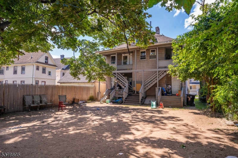 325-29 Stebbins Pl 4