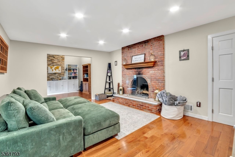 31 Center St