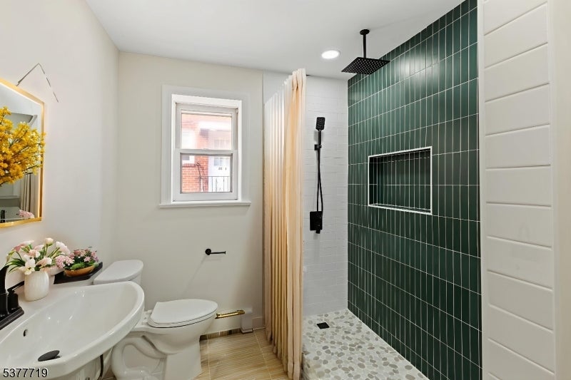 86 Farnham Ave
