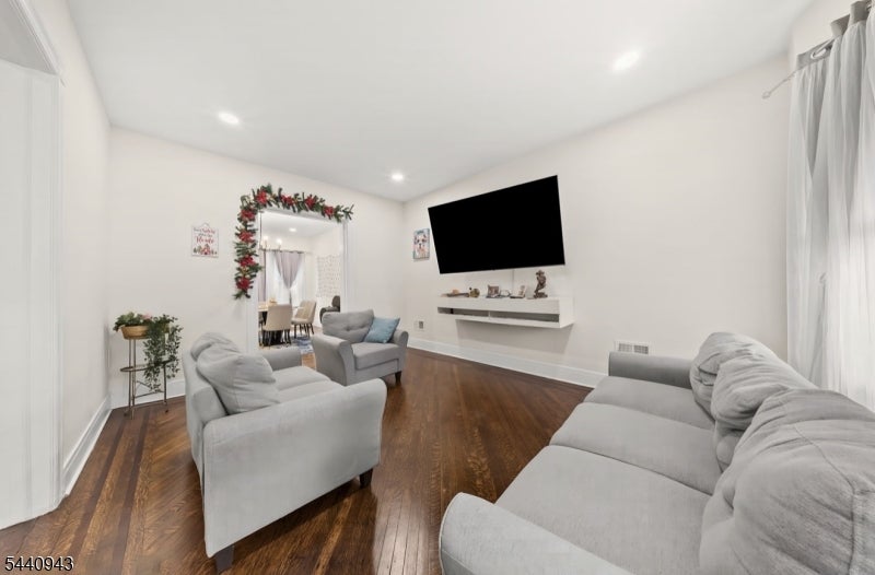 216 N Maple Ave
