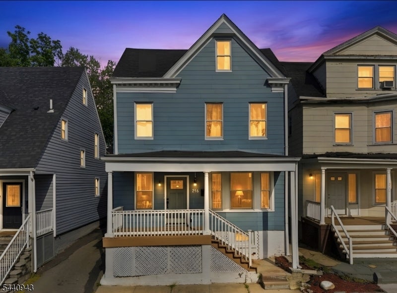 216 N Maple Ave