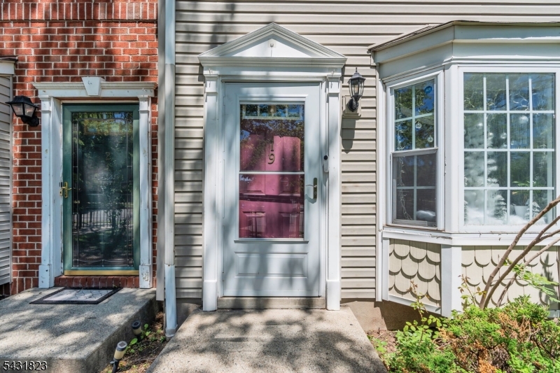 19 Clarion Ln