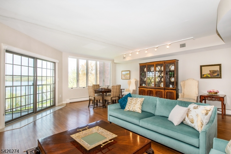 1360 Hamburg Tpke Unit 402 402