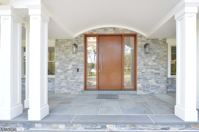 789 Colonial Rd