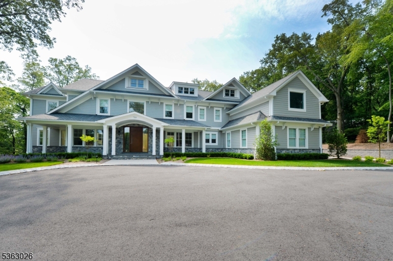789 Colonial Rd
