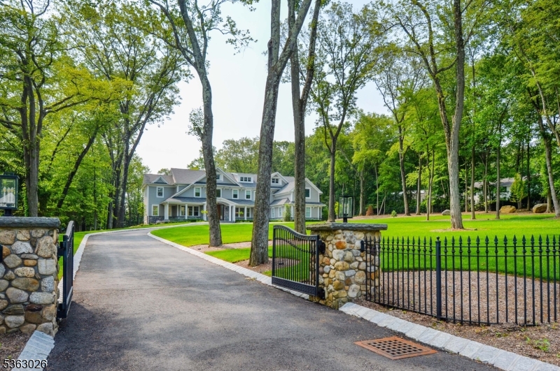 789 Colonial Rd