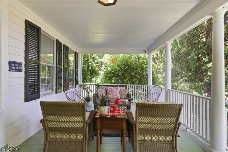 32 Tanners Brook Rd