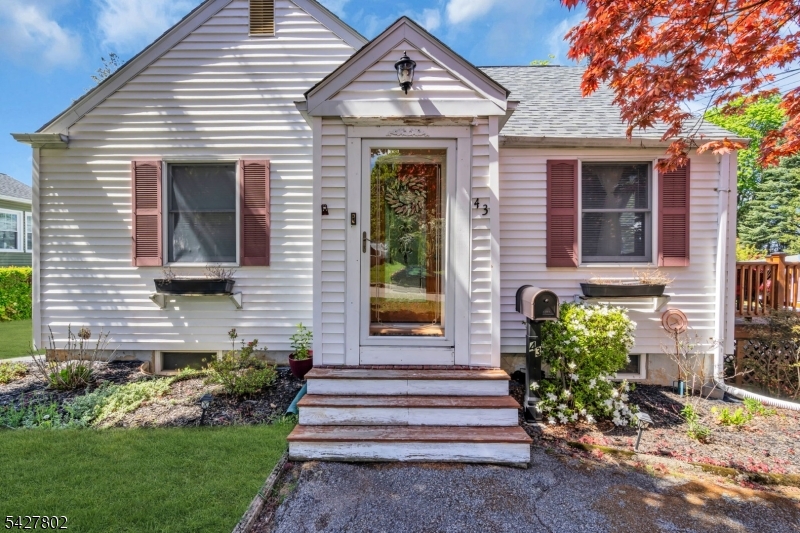 43 Everett Dr