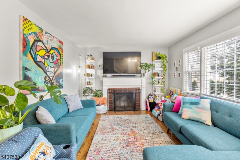 128 E Roselle Avenue