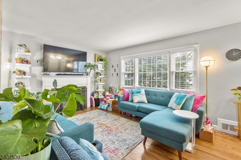 128 E Roselle Avenue