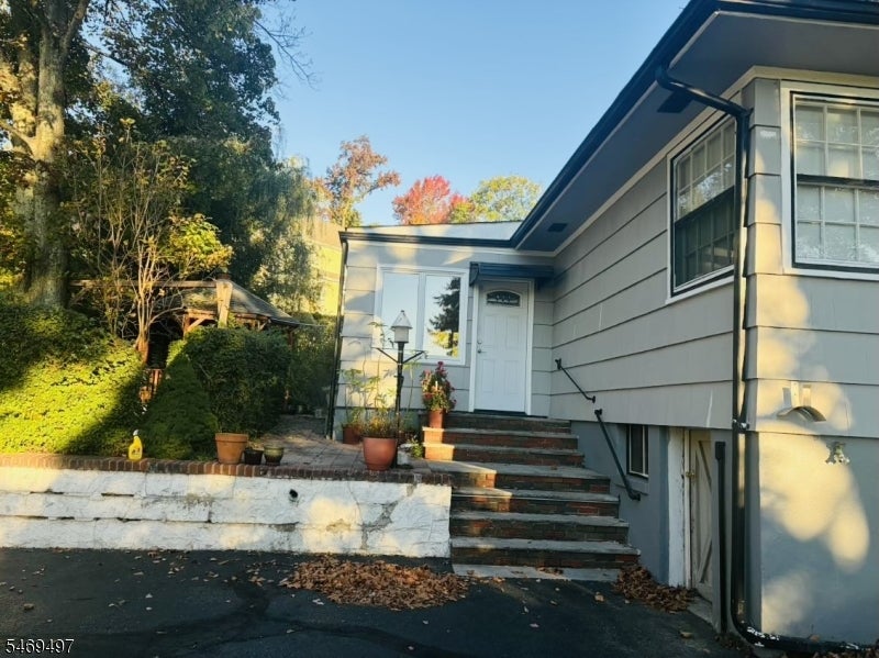 367 Summit Rd