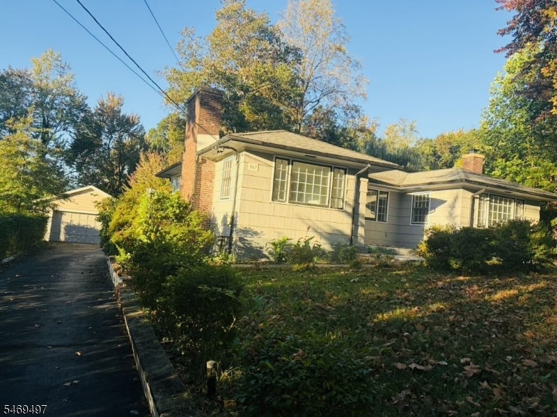 367 Summit Rd