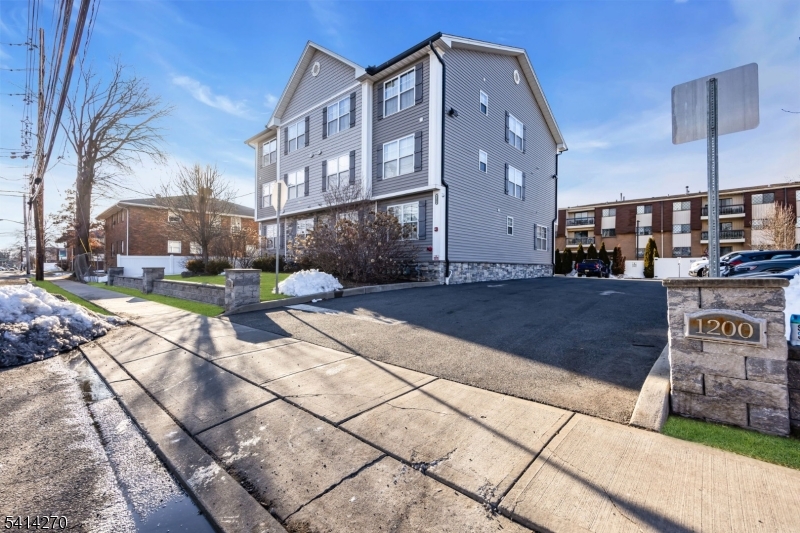 1200 W Saint Georges Ave