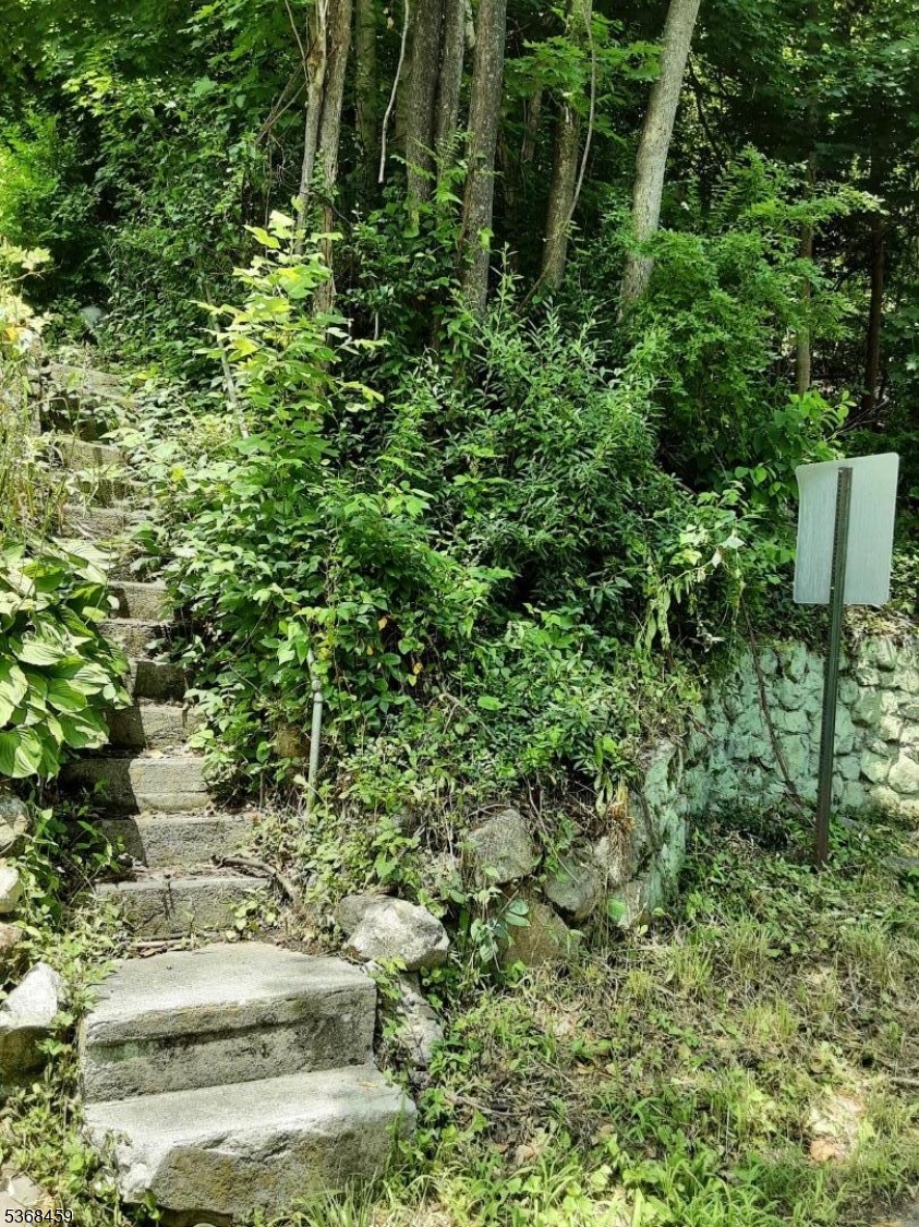 178 Lakeside Dr
