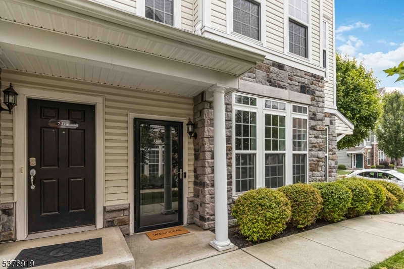 1 Iris Ln