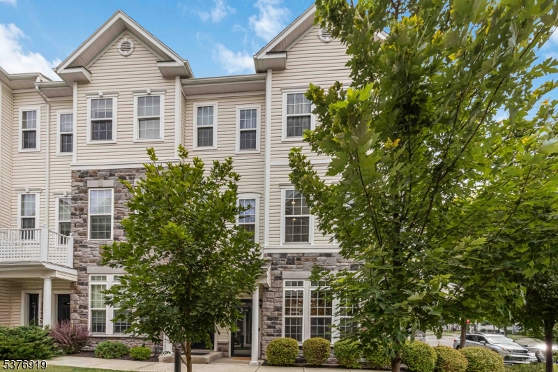 1 Iris Ln