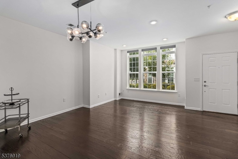 1 Iris Ln