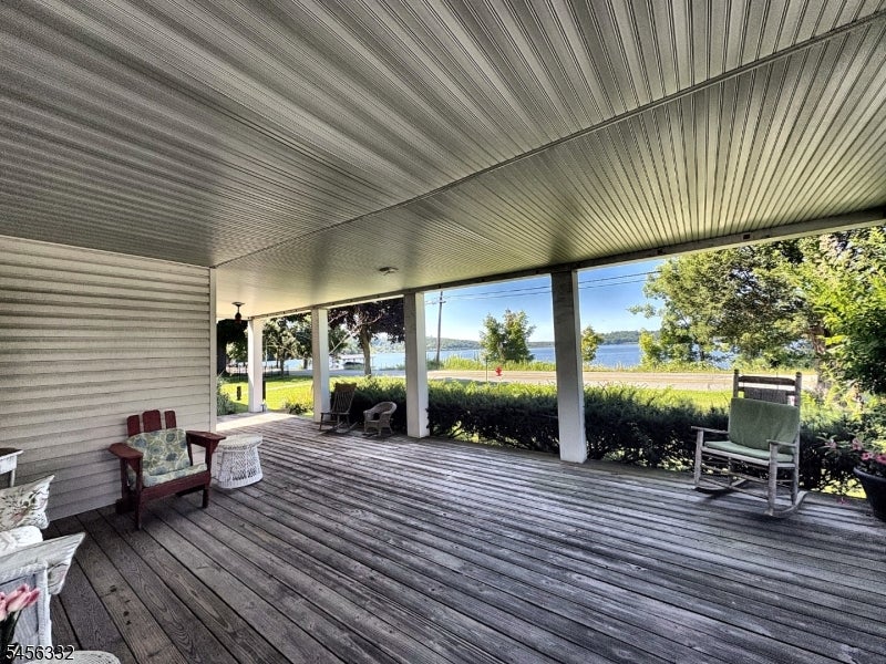 74 Sand Shore Rd