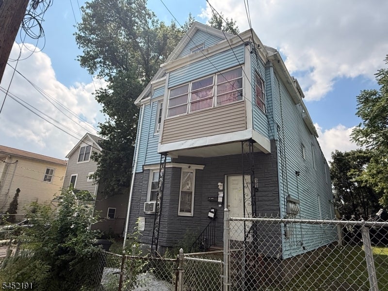190 Taylor St