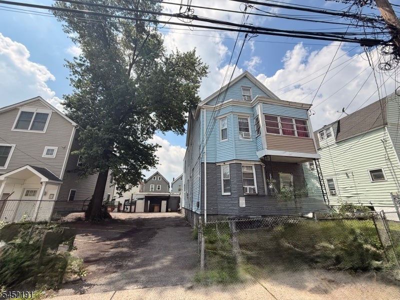 190 Taylor St