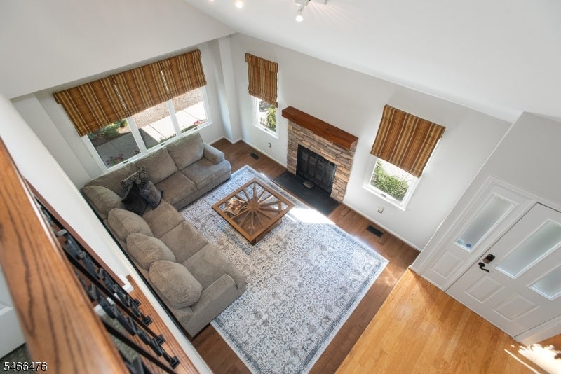 5 Eton Ct