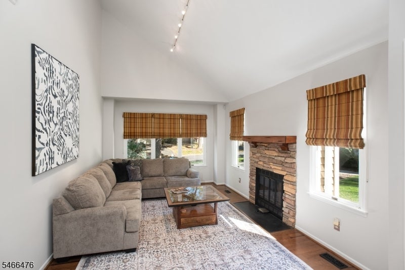 5 Eton Ct