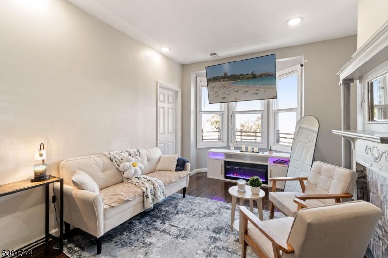 46 Lawrence St