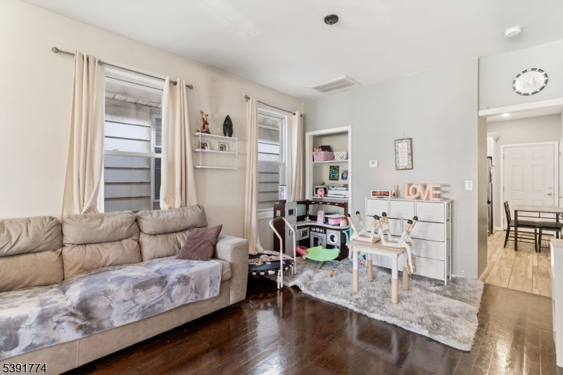 46 Lawrence St