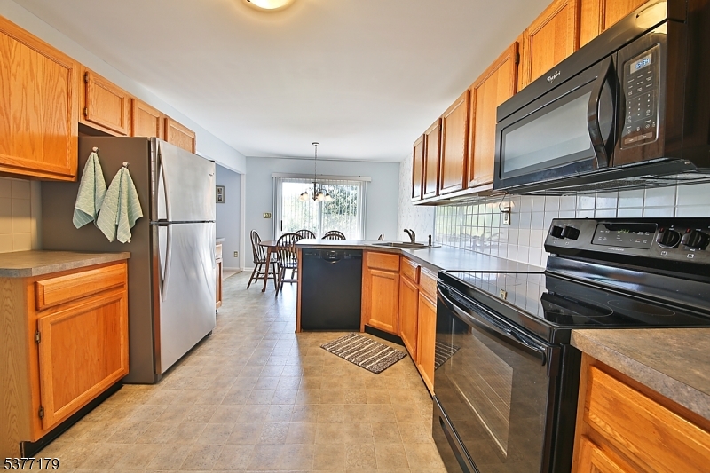 31 Meadow Pond Rd