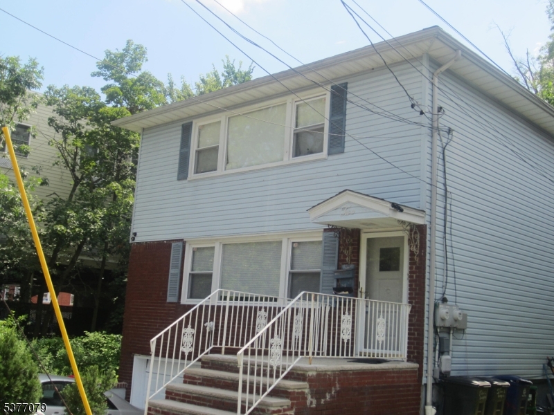 2 Evelyn Ct