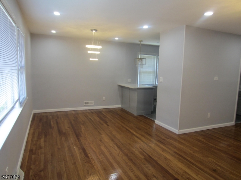2 Evelyn Ct