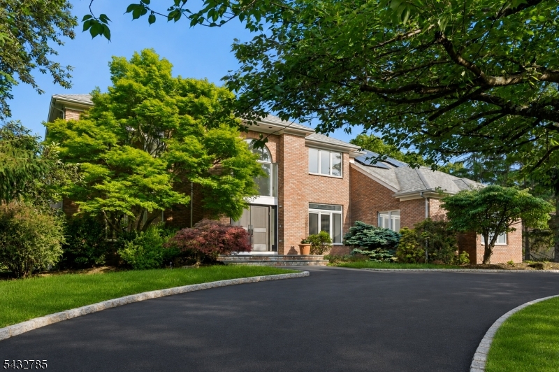 23 Hadrian Dr