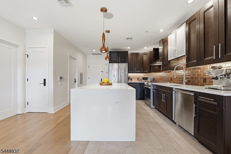 227 4th St 402