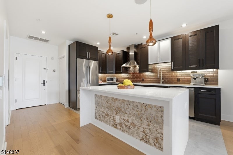 227 4th St 402