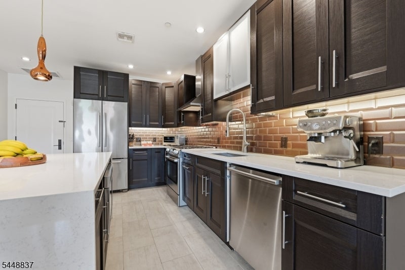 227 4th St 402