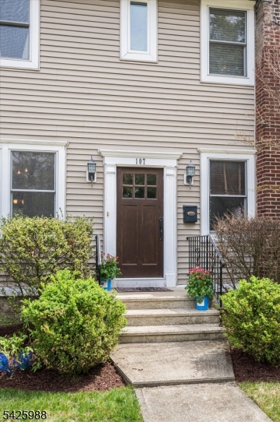 107 Main St