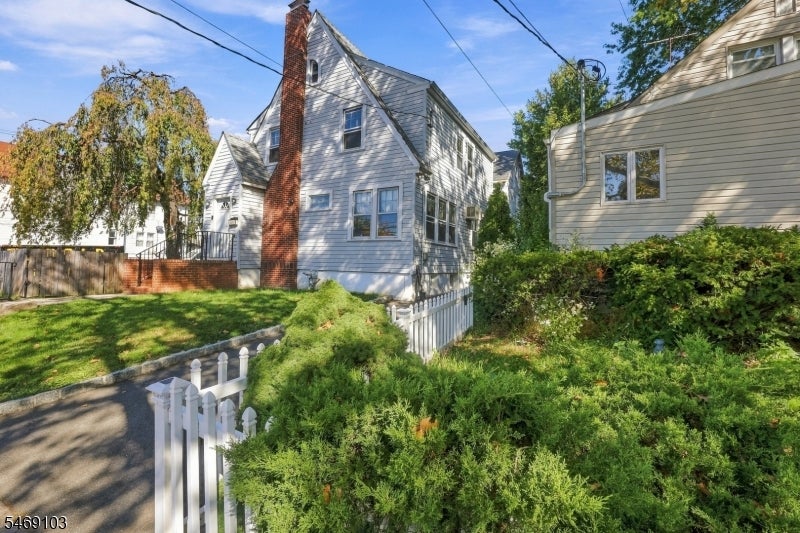 82 Brook Ave