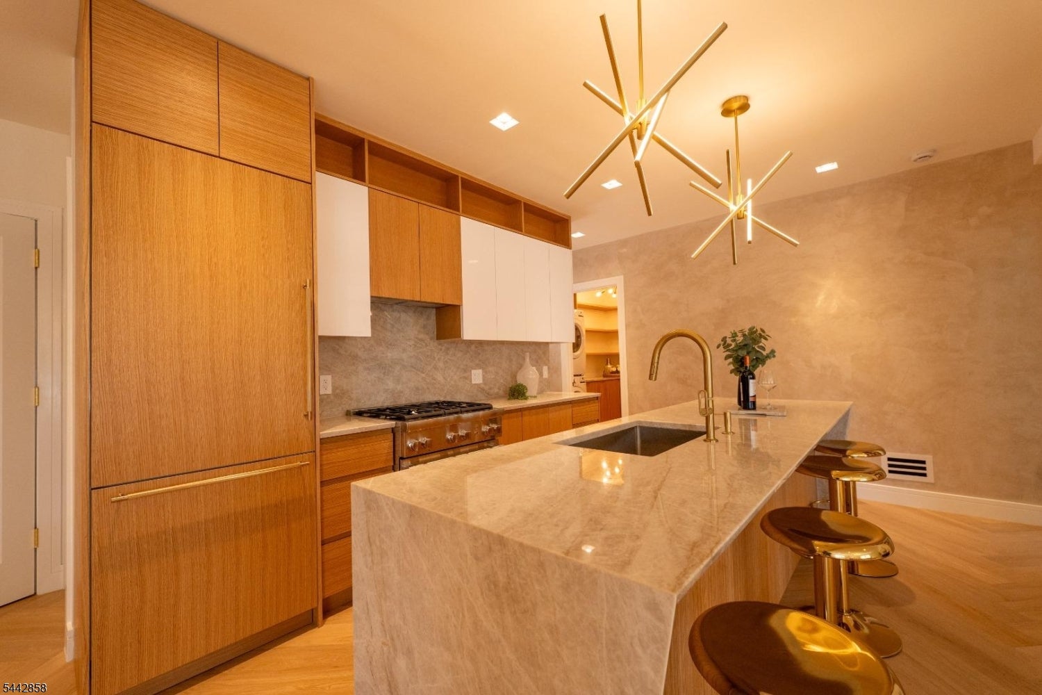 155 Waldo Pl