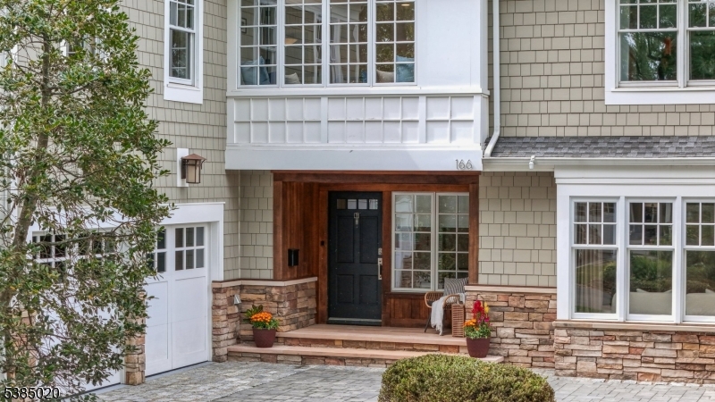 166 Colonial Rd