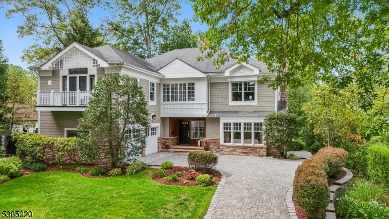 166 Colonial Rd