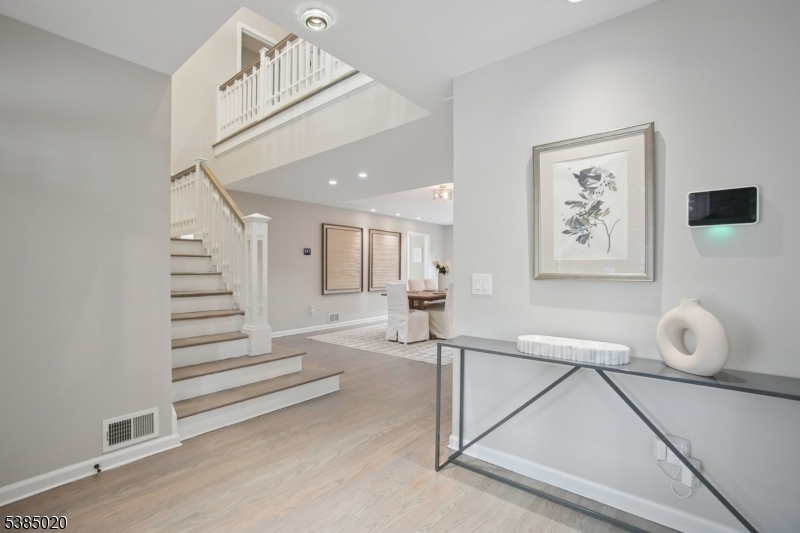 166 Colonial Rd