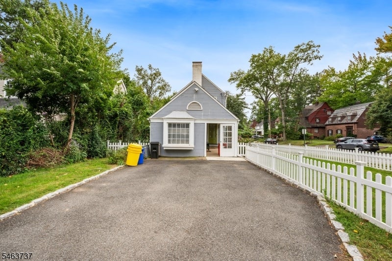 1187 Sussex Rd