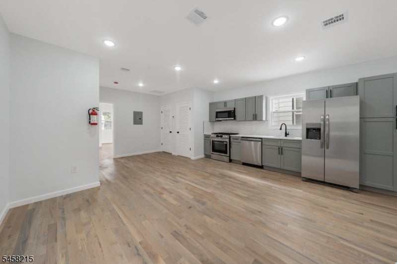 303 Ellis Ave