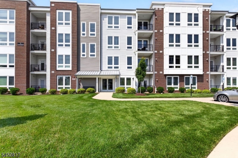 1 Vanderbilt Blvd 303