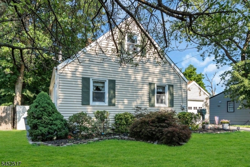 34 Baldwin Ave