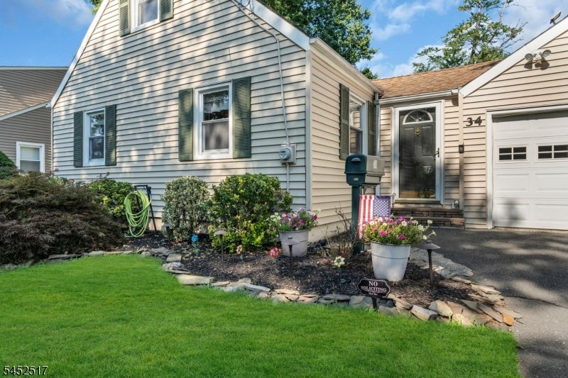 34 Baldwin Ave
