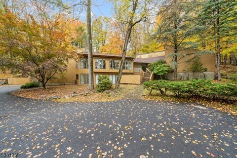 77 Old Cow Pasture Lane Kinnelon Boro NJ 07405