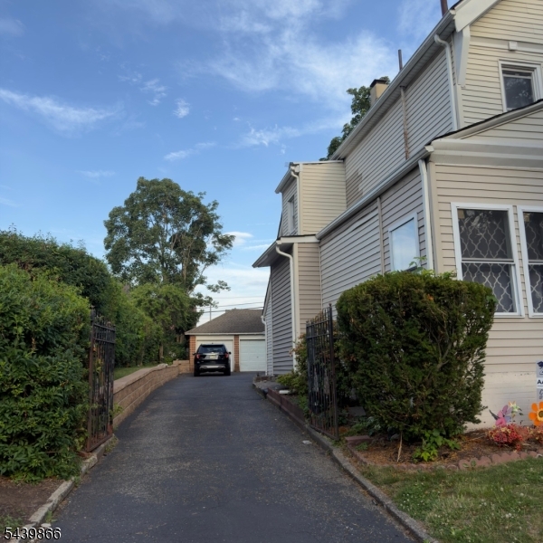 20 Ridge St